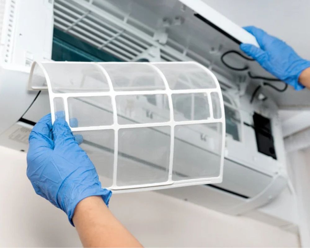Air conditioning cleaning and maintenance