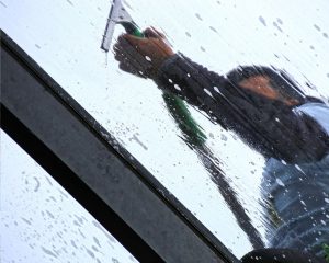 Cleaning glass facades